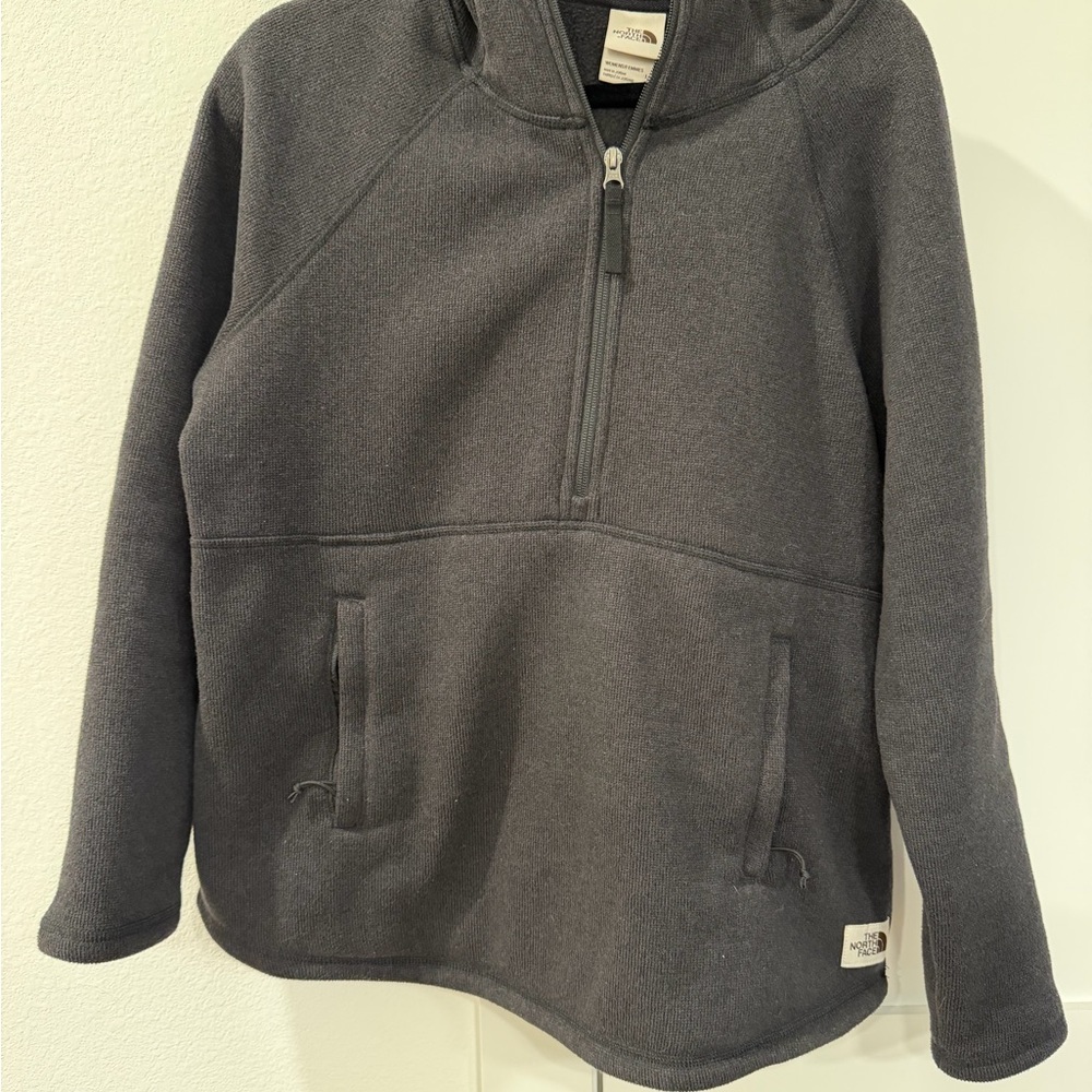 The North Face Women’s Black 1/2 Zip Fleece Pullover